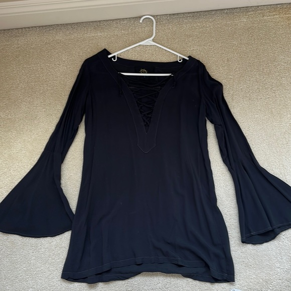 Black blouse with flowy sleeves and lace up detail - Picture 2 of 3